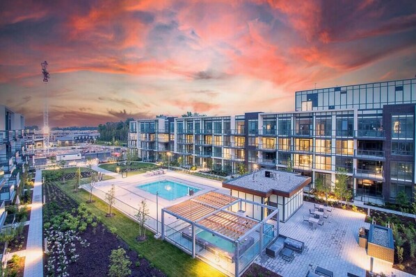 Exterior - Upscale Spa Getaway w/ Private Sauna (Innisfil)