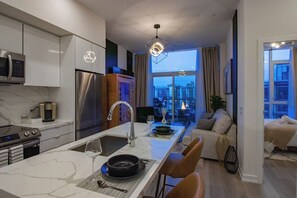 Fridge, microwave, oven, stovetop - Upscale Spa Getaway w/ Private Sauna (Innisfil)