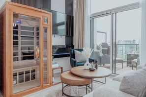 Smart TV, fireplace - Upscale Spa Getaway w/ Private Sauna (Innisfil)