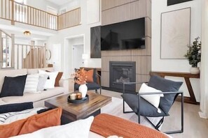 Bügeleisen/Bügelbrett, Reisekinderbett, kostenloses WLAN, Bettwäsche