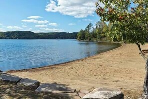 Beach - Northern Lights Muskoka w/ Hot Tub & Pool Table (Muskoka District Municipality)
