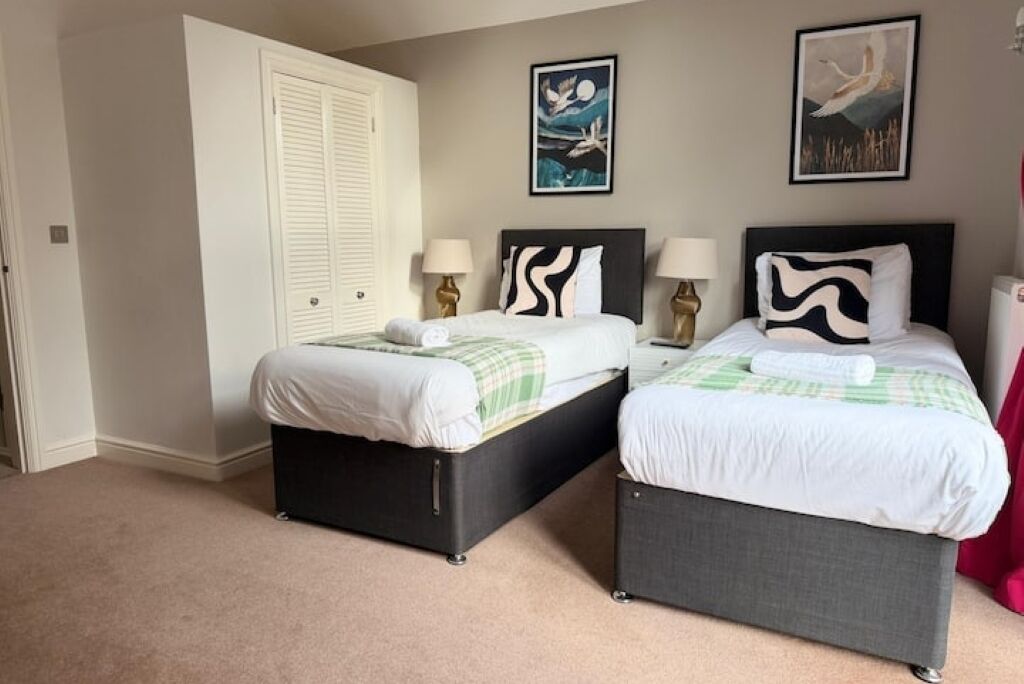 Iron/ironing board, internet, bed sheets