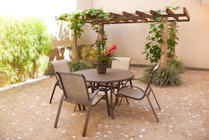 تناول الطعام بالخارج