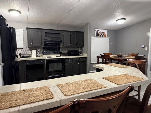 ChapaGon Getaway! 10.5 acres of peaceful country living!