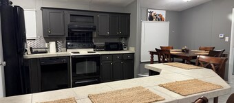 ChapaGon Getaway! 10.5 acres of peaceful country living!