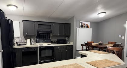 ChapaGon Getaway! 10.5 acres of peaceful country living!