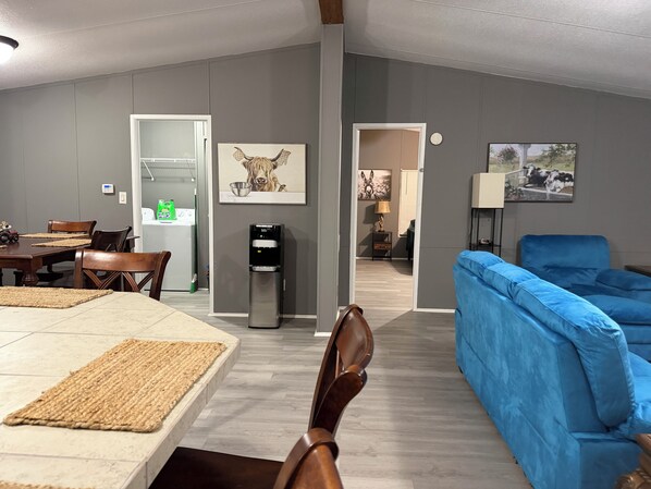 Interior - ChapaGon Getaway! 10.5 acres of peaceful country living! (Jourdanton)