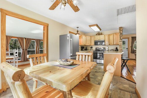 Find Your Perfect Escape at Red Oak Cabin