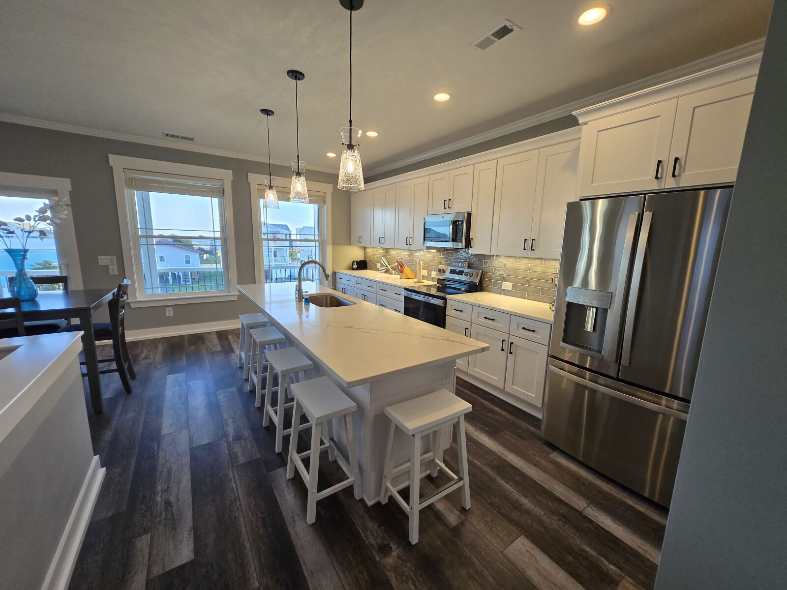 Microondas, horno, parrilla de estufa y lavavajillas 