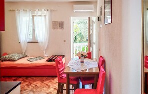 A room with a bed, a table with a vase, and a window with curtains. - 1 bedroom amazing apartment in Vodice (Vodice)