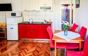 Fridge, microwave, stovetop, coffee/tea maker