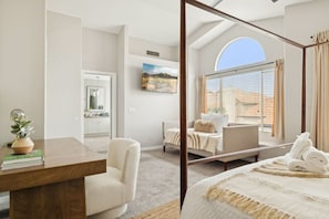 Desk, iron/ironing board, travel cot, free WiFi - Gilbert Oasis Pool Heating + Game Room + Billiards (Gilbert)