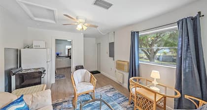 New Listing! Coconut Corner 3 Min From Beach