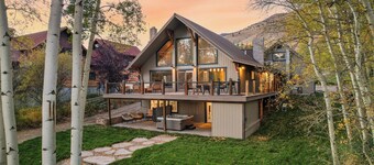 Lake House Retreat 20 Mins to Yellowstone w/ Hot Tub and Game Room