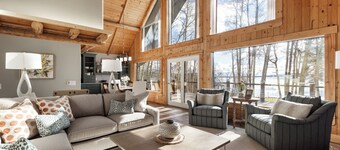 Lake House Retreat 20 Mins to Yellowstone w/ Hot Tub and Game Room