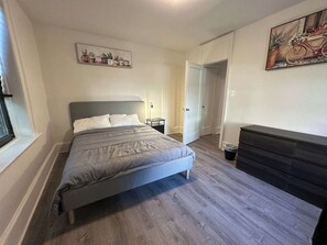 1 bedroom, free WiFi, bed sheets - Spacious Fort Greene 1-Bed (Brooklyn)