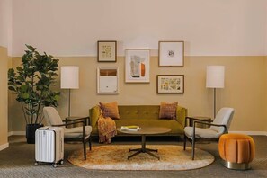 Living area - Hotel Houze - 1 Bedroom Queen Apartment (Detroit)