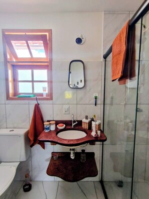 Dusche, Haartrockner, Handtücher