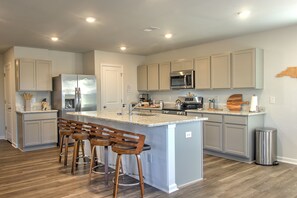 Microwave, oven, stovetop, dishwasher - New & Modern Home in Southport • Family & Pet Friendly (Southport)