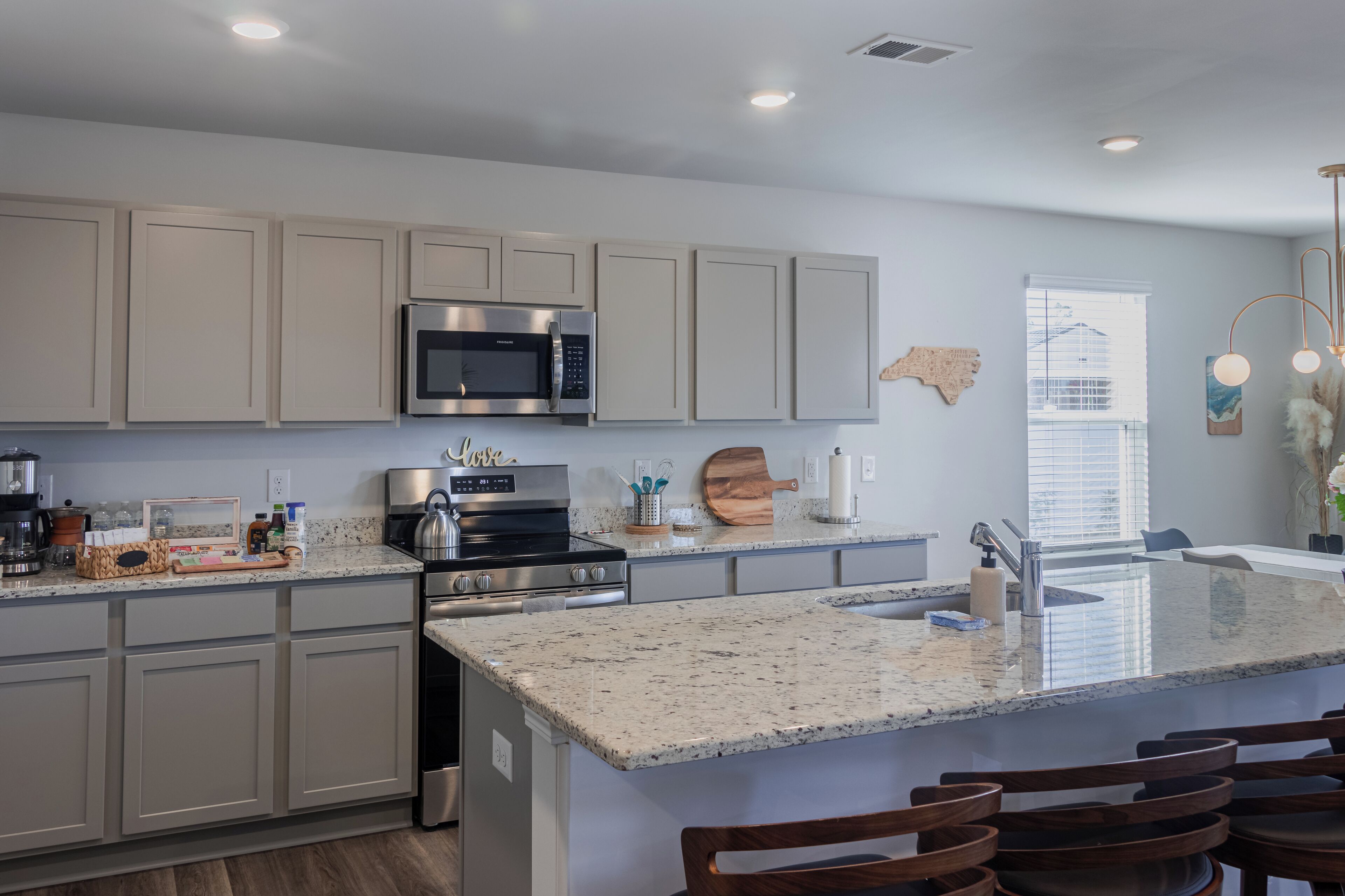 電子レンジ、オーブン、コンロ、食器洗い機