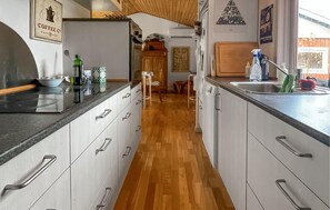 Réfrigérateur, lave-vaisselle, cafetière/bouilloire