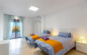 5 bedrooms, travel cot, free WiFi