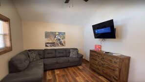 Living area - MUDDY SIDE UP - 23 (Attica)