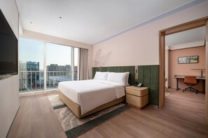 Deluxe Suite, 1 King Bed - Hilton Garden Inn Beijing Feng Tai Xinxiang Building (Beijing)