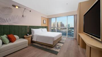 Deluxe Room, 1 King Bed | Soundproofing, free WiFi