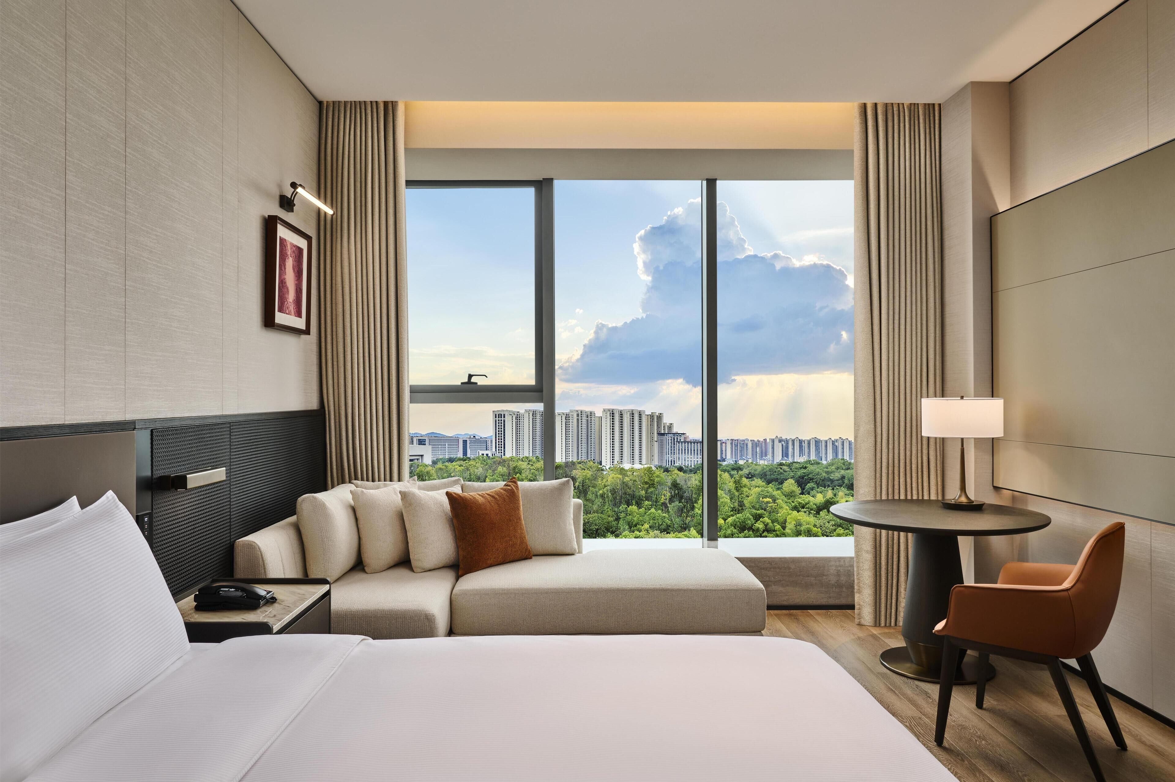 豪華開放式客房, 1 張特大雙人床 | 高級寢具、羽絨被、特厚豪華床墊、迷你吧贈品