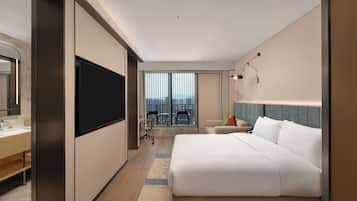 Premium bedding, down duvets, free minibar, desk