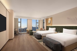 Phòng Premium, 2 giường đôi | Bộ đồ giường cao cấp, chăn bông, minibar với thức uống miễn phí, bàn 