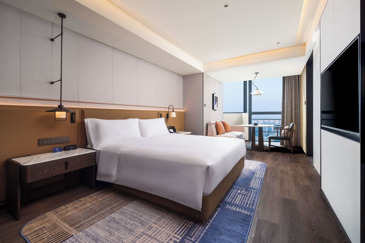 Kamar, 2 Tempat Tidur Twin, pemandangan sungai (Guest) | Selimut bulu angsa, meja kerja, dan ruang kerja ramah laptop