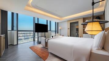 Presidential Suite, 1 King Bed | Laptop workspace, iron/ironing board, free cribs/infant beds, free WiFi