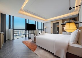 Presidential Suite, 1 King Bed | Laptop workspace, soundproofing, iron/ironing board