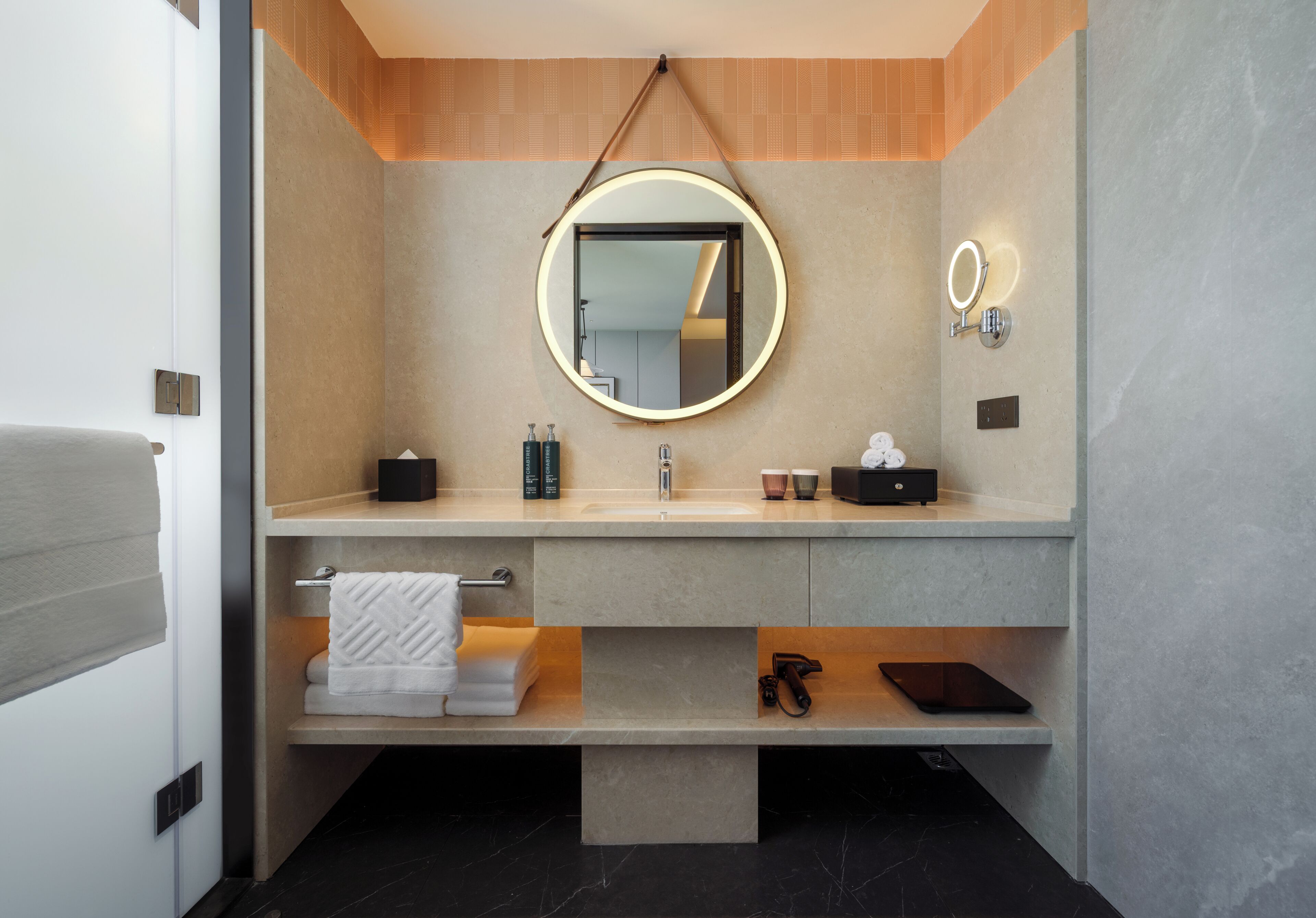 Chambre, 2 lits jumeaux, vue sur le fleuve (Guest) | Fer et planche à repasser