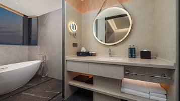 Room, 1 King Bed, River View (Guest) | Bathroom