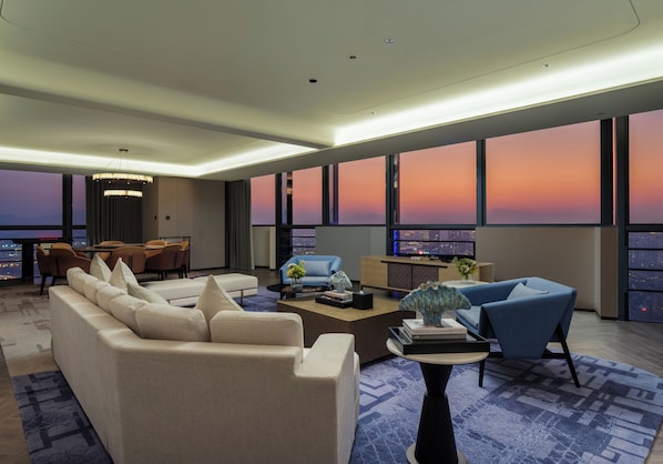 Presidential Suite, 1 King Bed | Laptop workspace, iron/ironing board, free cribs/infant beds, free WiFi - Doubletree By Hilton Zhangzhou (Zhangzhou)