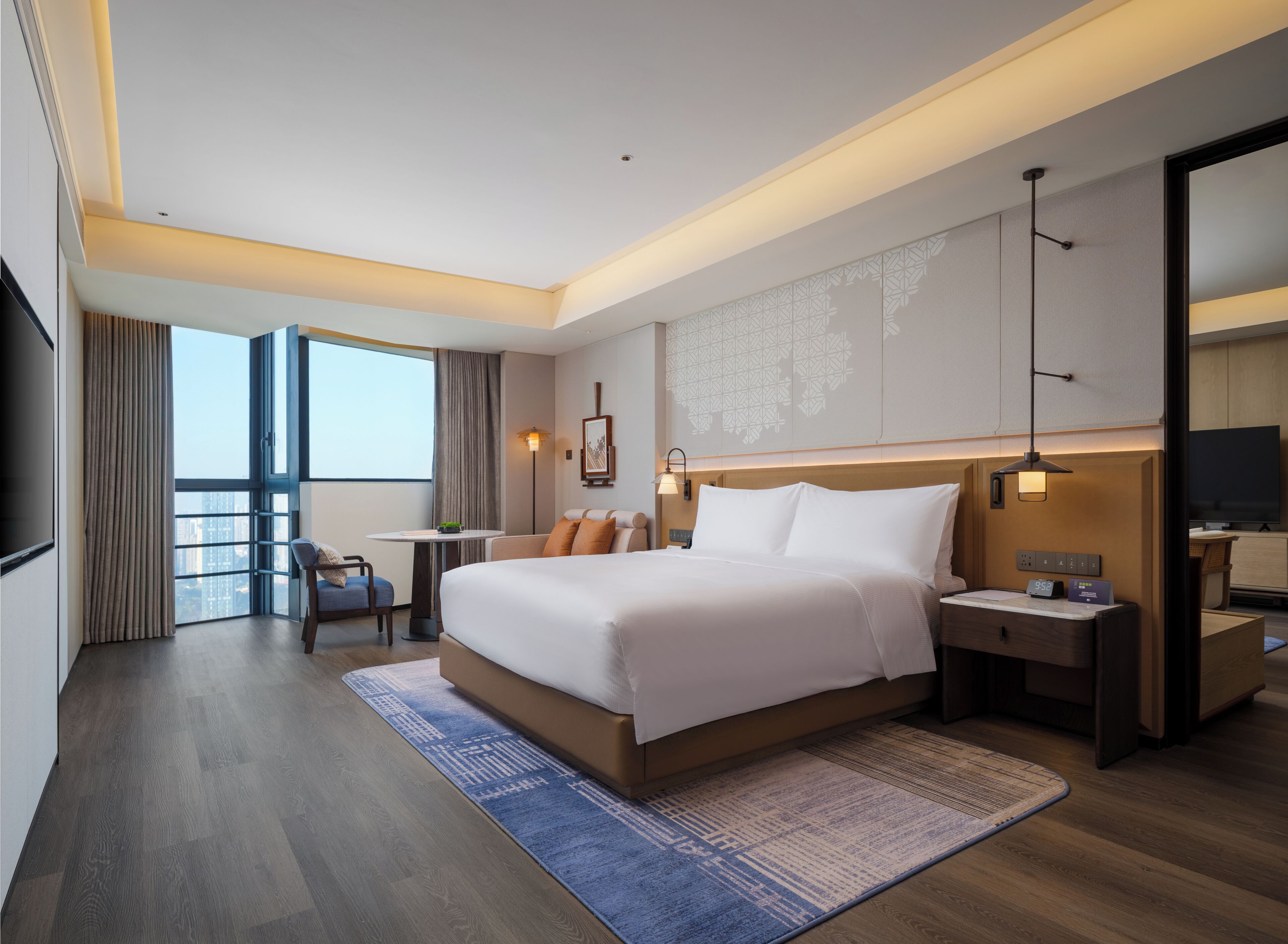 Deluxe-Suite, 1 King-Bett | Badezimmer | Kostenlose Toilettenartikel, Haartrockner, Bademäntel