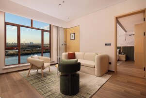 Deluxe Suite, 1 King Bed | Premium bedding, down comforters, memory foam beds, minibar