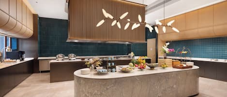 Se sirven desayunos y cocina china