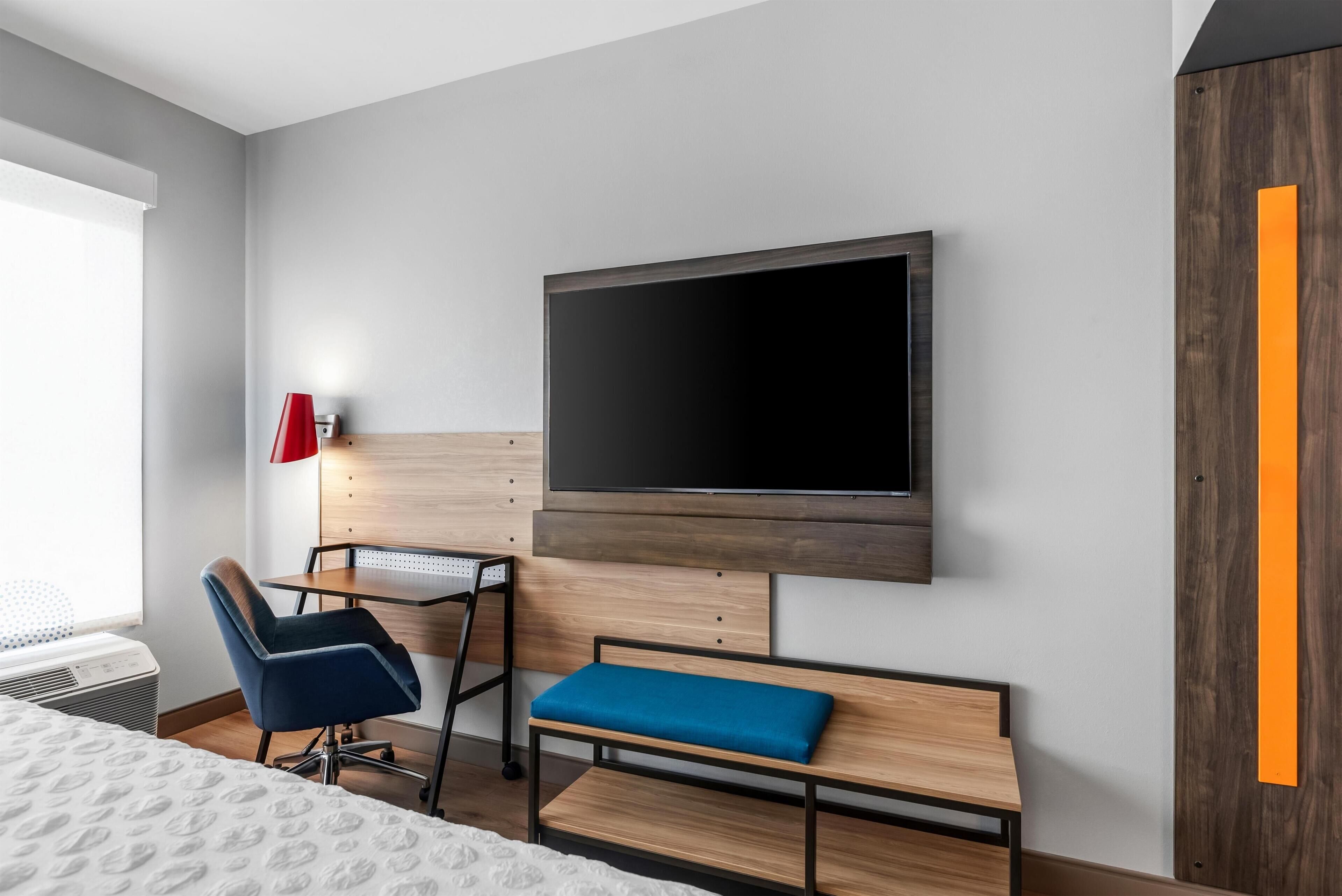 Room, 1 King Bed | Desk, free WiFi, bed sheets