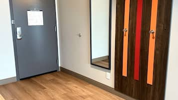 Room, 1 King Bed, Accessible (Roll-In Shower)