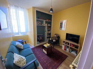 Living area - MAISON GERMÈS - CENTRAL & STANDING, parking nearby, bed linen included (Bagnères-de-Luchon)