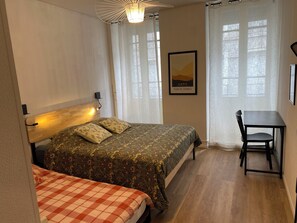 Iron/ironing board, WiFi, bed sheets - MAISON GERMÈS - CENTRAL & STANDING, parking nearby, bed linen included (Bagnères-de-Luchon)