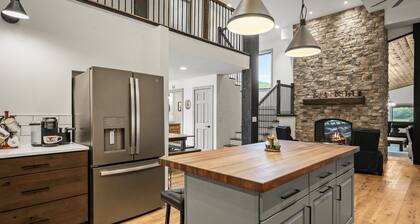 The Zoo Barn! Pool, Hot Tub, Bball/Pkbl, Theater