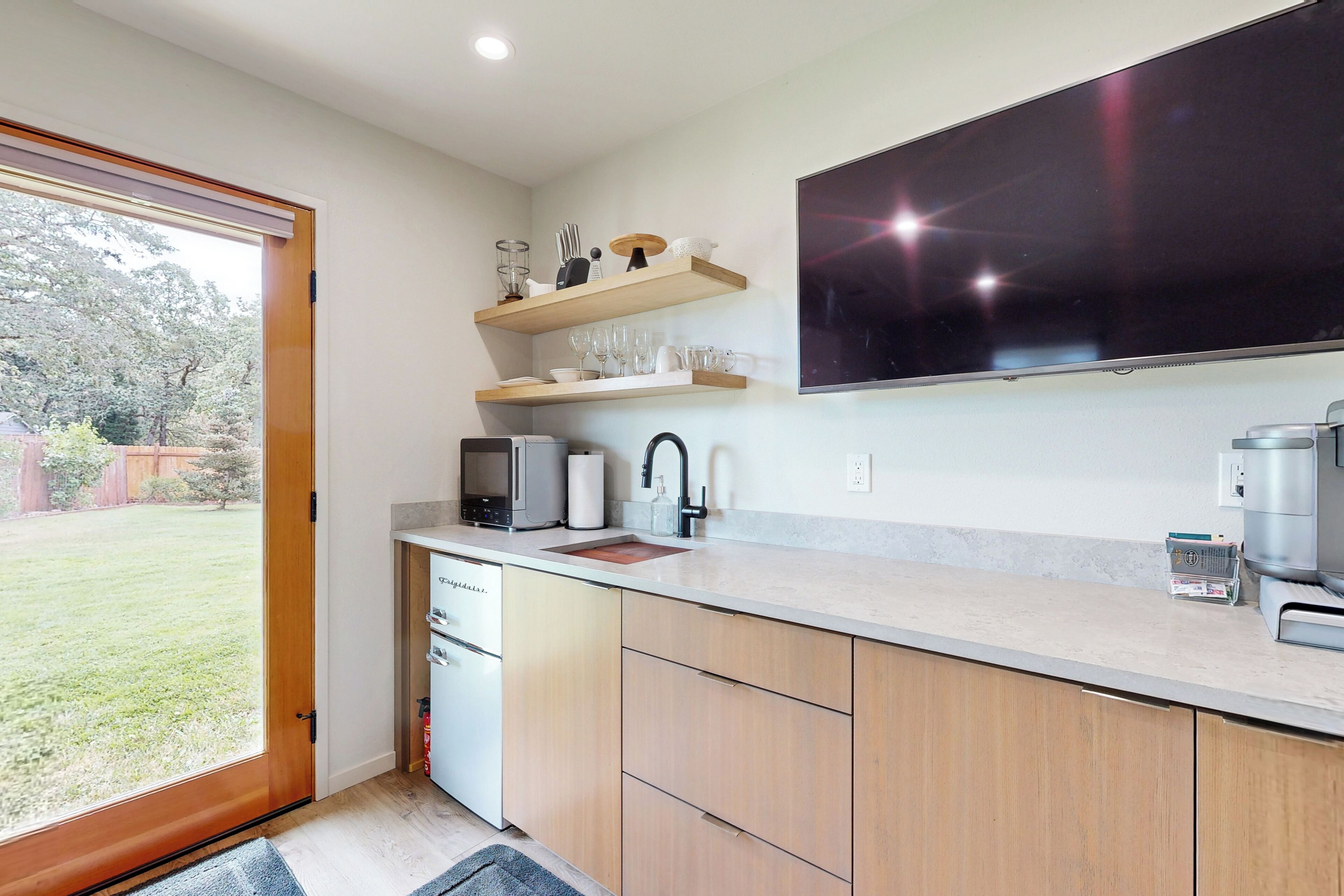 Fridge, microwave, stovetop, coffee/tea maker