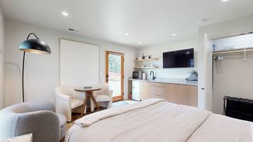 Iron/ironing board, Internet, bed sheets, wheelchair access