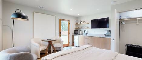 Fer et planche Ă repasser, accĂšs Internet, draps fournis