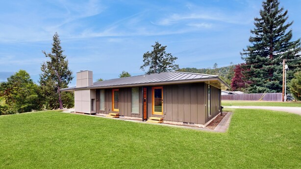 A modern single-story house with a flat roof, a covered porch, and a well-maintained lawn. - Walk to River: Myrtle Creek Studio Near I-5 (Myrtle Creek)